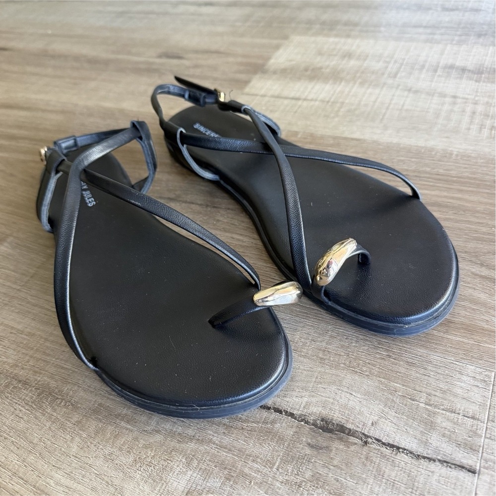 Sincerely Jules Black Strappy Flat Sandals Metallic Accent Buckle Size‎ 9.5